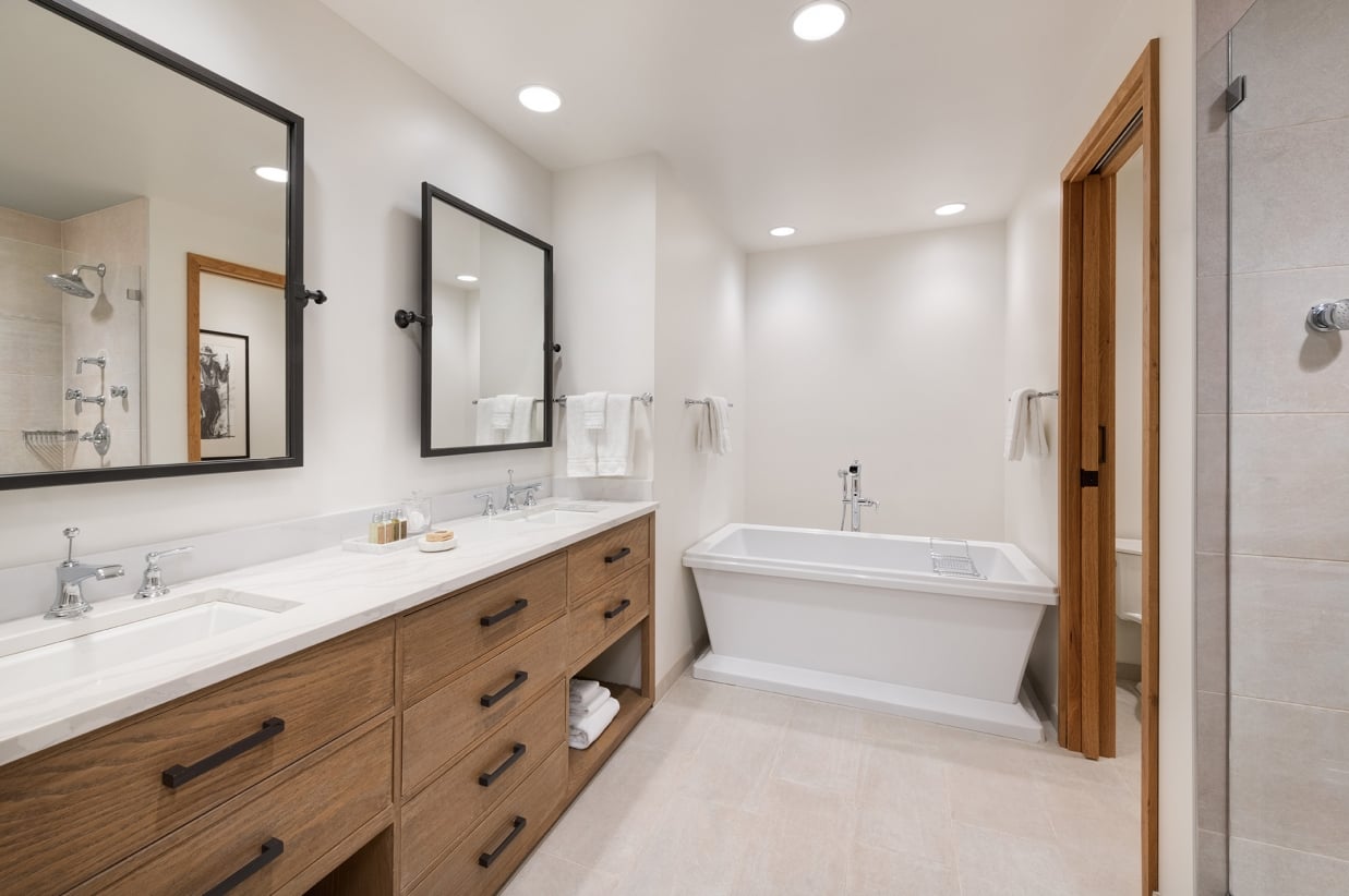 Deluxe King Bathroom