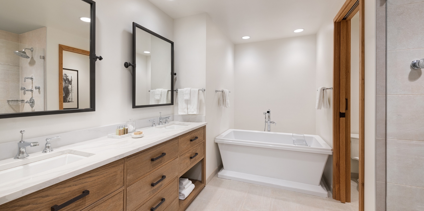 Deluxe King Bathroom