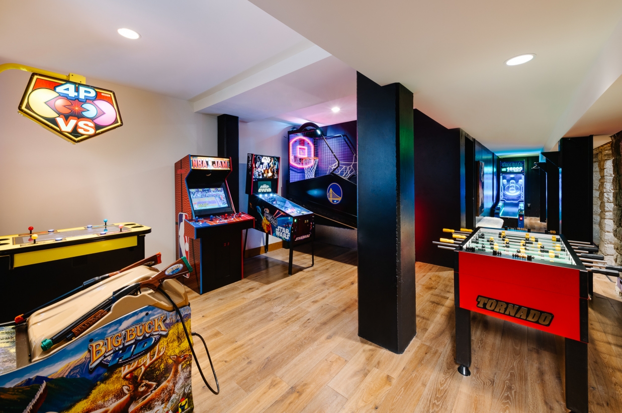 arcade room at snowpine lodge