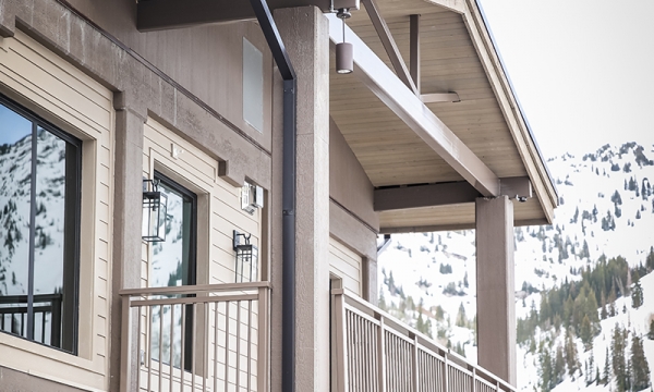 Snowpine Lodge Exterior