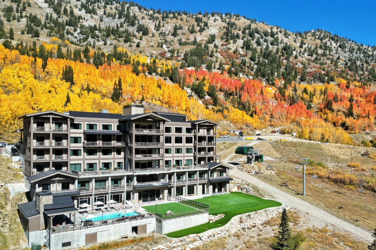 Embrace the Beauty of Autumn at Snowpine Lodge