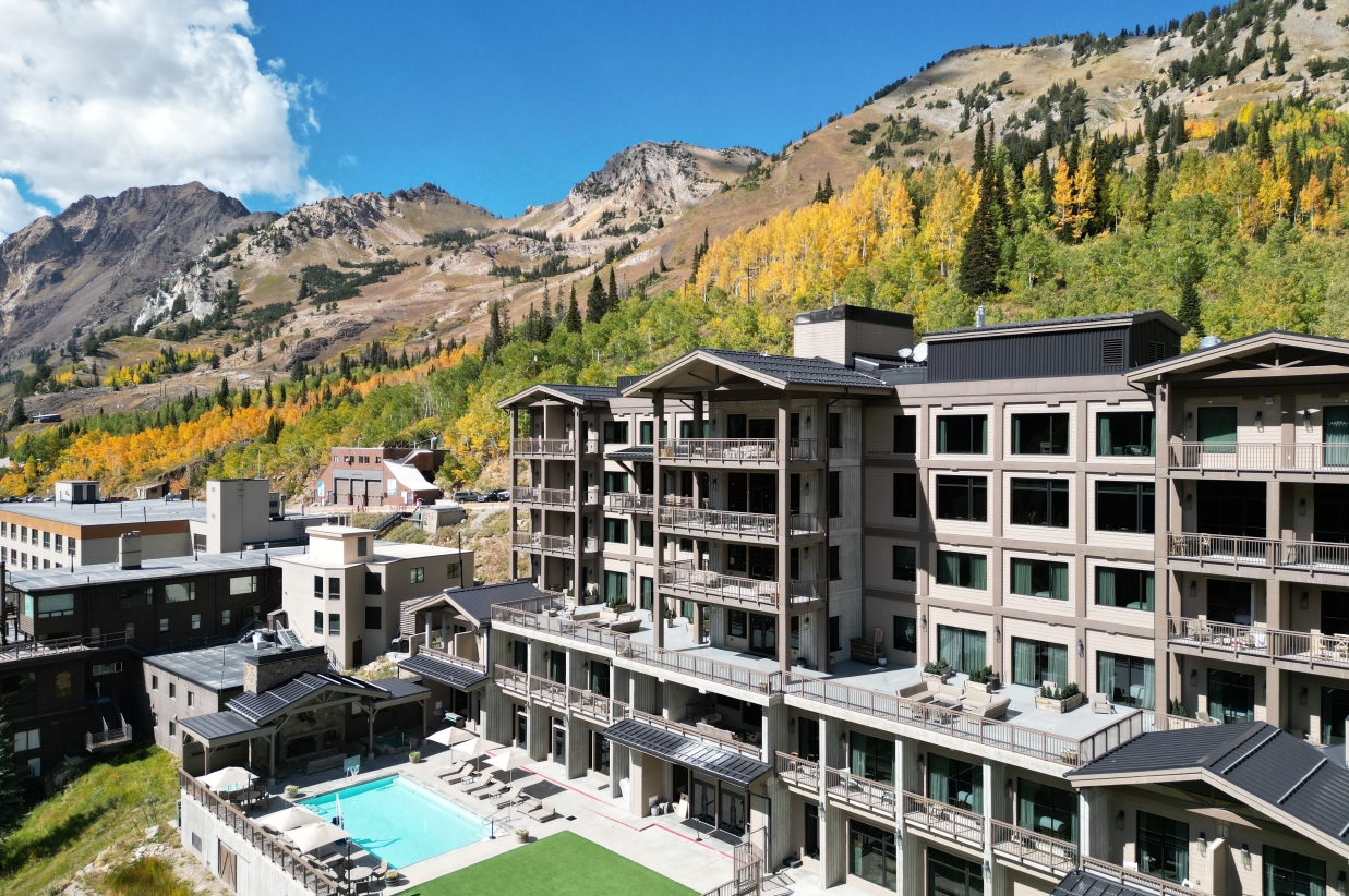 Fall colors up little cottonwood canyon, fall vacation, hiking, pool getaway
