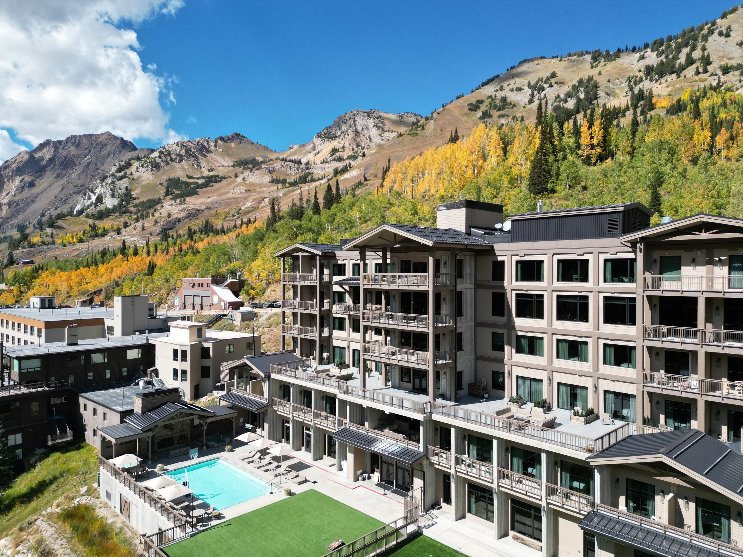 Fall colors up little cottonwood canyon, fall vacation, hiking, pool getaway